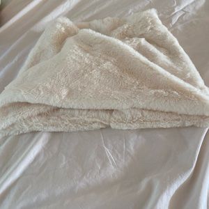 Brand New American Eagle Ivory Neck Warmer
